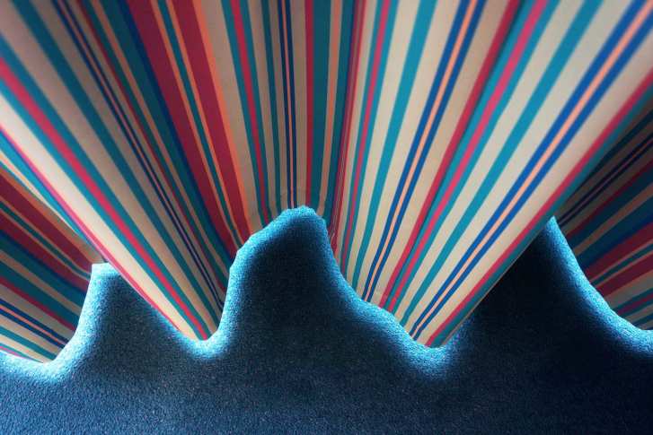 JESSICA BACKHAUS_Waves and Mountains_2014_85 x 122 cm_web.jpg